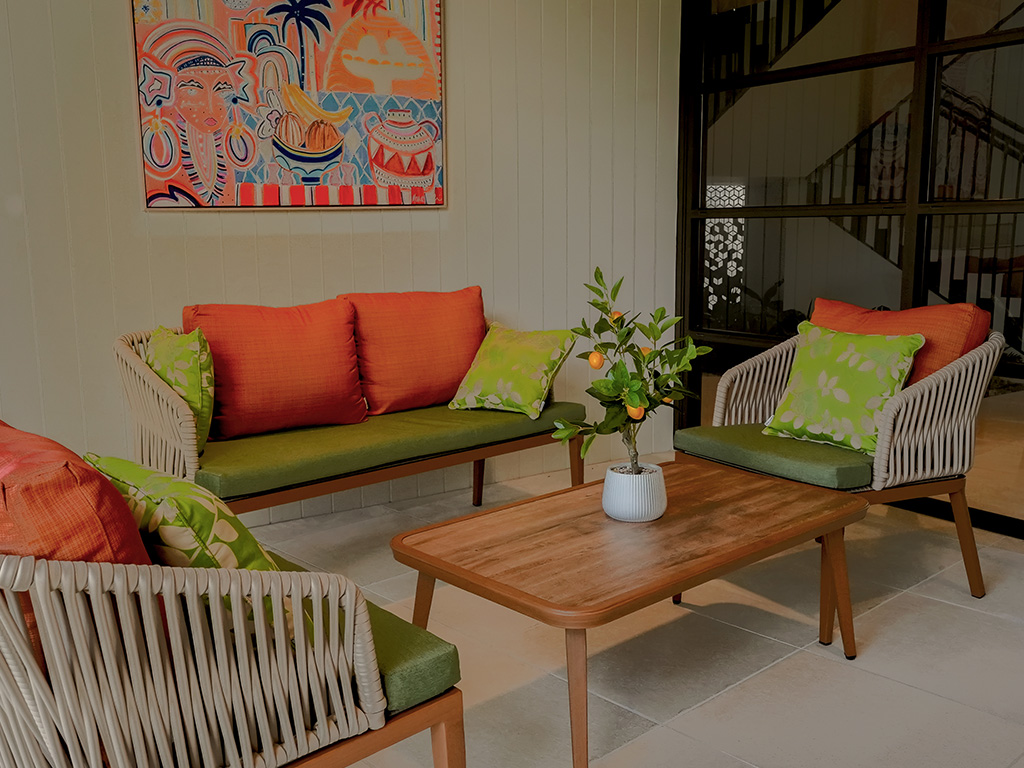 outdoor entertaining area at Assisi apartments